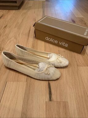 Dolce Vita Cream/Ivory Textured Ballet Flats with Bow